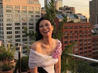 邓文迪有多彪悍？手握150亿还不够，将俩女儿养成学霸送入好圈子