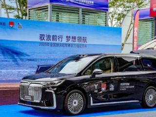 共泳荣耀时刻 岚图汽车成为2025全国游泳冠军赛官方指定用车