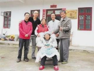 “复旦抗癌女博士”于娟去世14年，丈夫未再娶，母亲替她完心愿