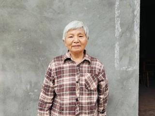 照护大伯哥54年，她用坚守维系这份超越血缘的亲情！