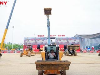 三一职院学子演绎职教活动周“智造”活力