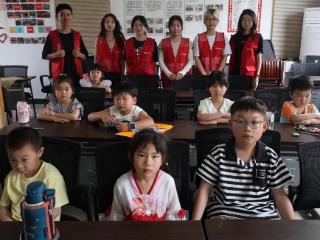 市镇社区开展“记录母爱，记住乡愁”团日活动