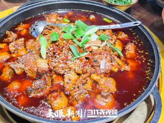 遵义桐梓：一只鸡“焖”出千万级产业链