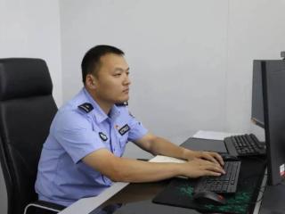 民警时跟鹏：15年！他是“老黄牛”更是“最强大脑”！