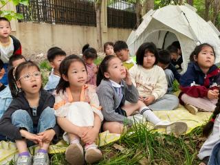 菏泽鲁西新区岳程街道：草坪故事会点亮阅读新风尚