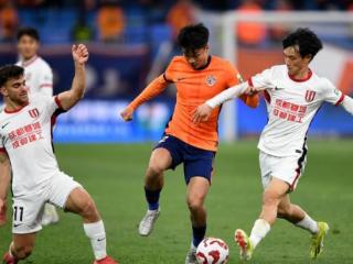 世预赛|杨明洋完成会籍转换将入选国足，伊万想通了要打双后腰？