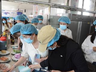 临沂金盾小学举行“食堂开放日”活动