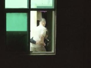 辽宁特警飞扑夺刃 1.7秒救下持械轻生男子