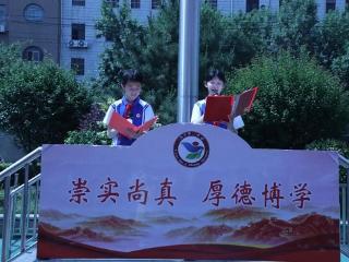 临沂第六中学举行“关爱残障暖人间，阳光心理绽笑颜”主题升旗仪式