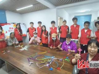 石家庄市裕华区文河社区开展“智启银龄 巧手焕彩”助老服务活动