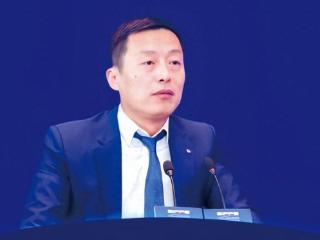 钟文岳履新万亿公募总经理