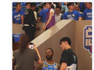 广厦半场领先北京12分！布朗15分钟24+4不可阻挡 周琦14+2尽力了