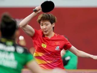 打疯了！王曼昱轰11-1、11-2，张本美和剃光头，女单名将连爆冷门