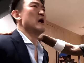 广厦夺冠更衣室！王博谢全队，孙铭徽开炮，布朗痛饮，赵岩昊录像