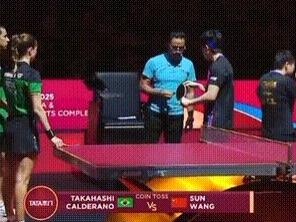 果真人为破坏？王楚钦球拍检查录像曝光！主裁判多次折叠下压球拍