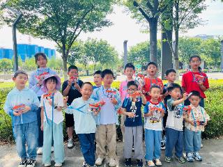 华辰嘉园社区举办青少年户外实践活动