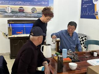 茶席雅聚，共品清欢——烟台高新区马山街道滨河社区开展银龄大学茶艺课程