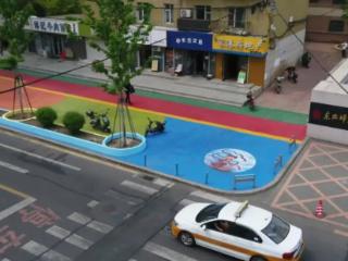 长春市同志街地面彩绘上新 多巴胺色系铺就"神话之路"