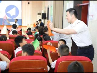 东航山东分公司联合济南历下实验小学开展“民航知识进校园”活动