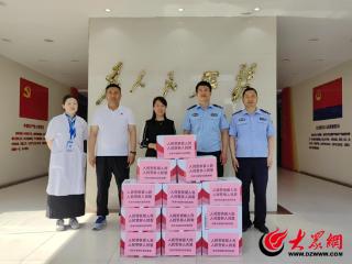 警民心连心 菏泽华厦眼科医院向丹阳派出所捐赠“爱心水”