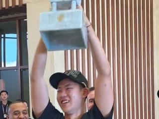 广厦回杭州酒店！赵嘉仁捧冠军鼎，双核表态争取多冠，王博赞队员