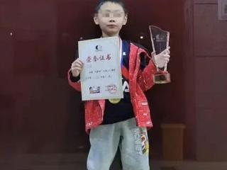 曝9岁围棋少年父亲已被带走！跳楼前半小时还在训练 杭州妇联回应