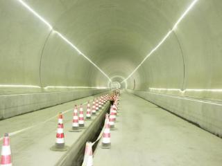 雄忻高铁雄安地下段隧道全部贯通