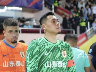 36岁国门浪得不行！1场2次离谱失误：故意动人逃过红牌 演戏遭讽
