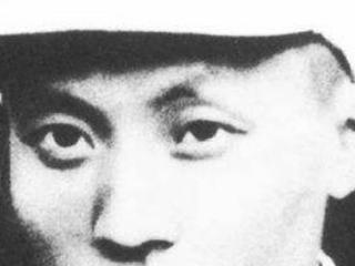 新四军第七师代理师长，建国后被派到外交部，6年后被授予中将