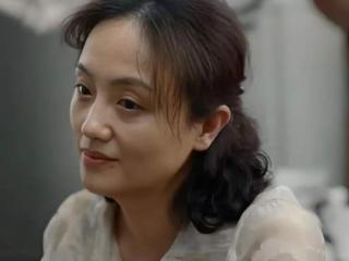曝51岁朱媛媛抗癌画面！双手合十似有不甘，患癌期间仍捐款几十万