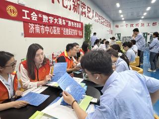 “数字大篷车”为比亚迪汽车工业园送去“双专车”订单式服务