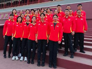 中国女排首次集体亮相！4大位置需小将共同撑起，团结成球队核心