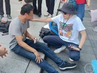 凡人微光丨上班途中遇男子突发癫痫 他两次伸出援手