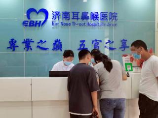 北京空军总医院王玉珩、积水潭医院张宗芬前来济南耳鼻喉医院亲诊