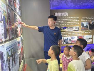“小小消防员”初体验 启东碧桂园社区举办安全教育实践活动
