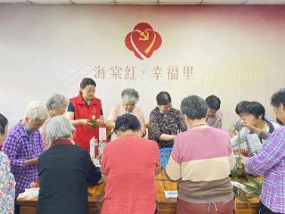 温情暖桑榆 乐在其“粽”