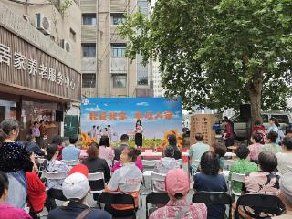 南京小市街道：“家”文化跃动广场 邻里相聚传家韵
