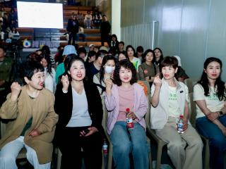 《从她说起：“家政女工”TALK》用幽默打破家政行业刻板印象