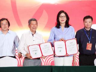 “星河八耀·传奇永续” 康佰（中国）集团与郎平第八次代言签约仪式启幕