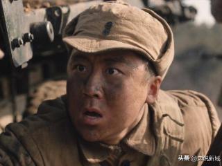 四万敌军全线偷袭，我军命悬一线，两位“不速之客”立下奇功
