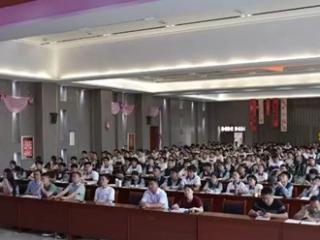 南昌大学"星火科普"团队走进鄱阳一中开展全国科技周主题活动