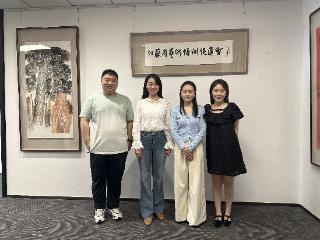 王思翰在南京与青年艺术家交流