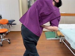 羽毛球打多了这里痛？康复治疗师手把手教你应对