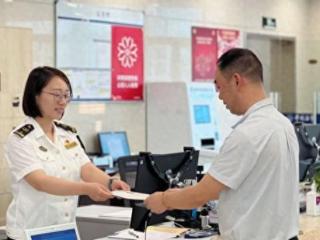 上海海事局为双燃料船舶船员首开“绿色通道”，助推“海上绿巨人”试航