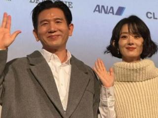 赵丽颖恋情曝光后首现身，粉发被吐槽像精神小妹，秀美背力挽狂澜