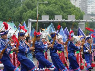 贵州五月太会玩！民族巡游嗨爆街头，音乐节+马拉松直接把流量玩明白了