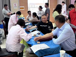 金湖县戴楼街道开展“热血传递 为爱续航”公益献血活动