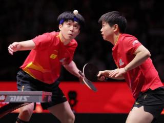 战胜日本新星组合，王楚钦/孙颖莎晋级世乒赛混双四强