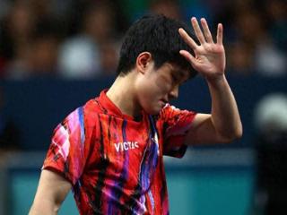 张本智和男单男双失守，赛后举动感动中国球迷，摩托没忘中国根