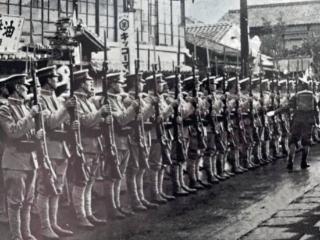 日军尿床将军：带十万日军种地，主动向3000澳军投降还自盖战俘营